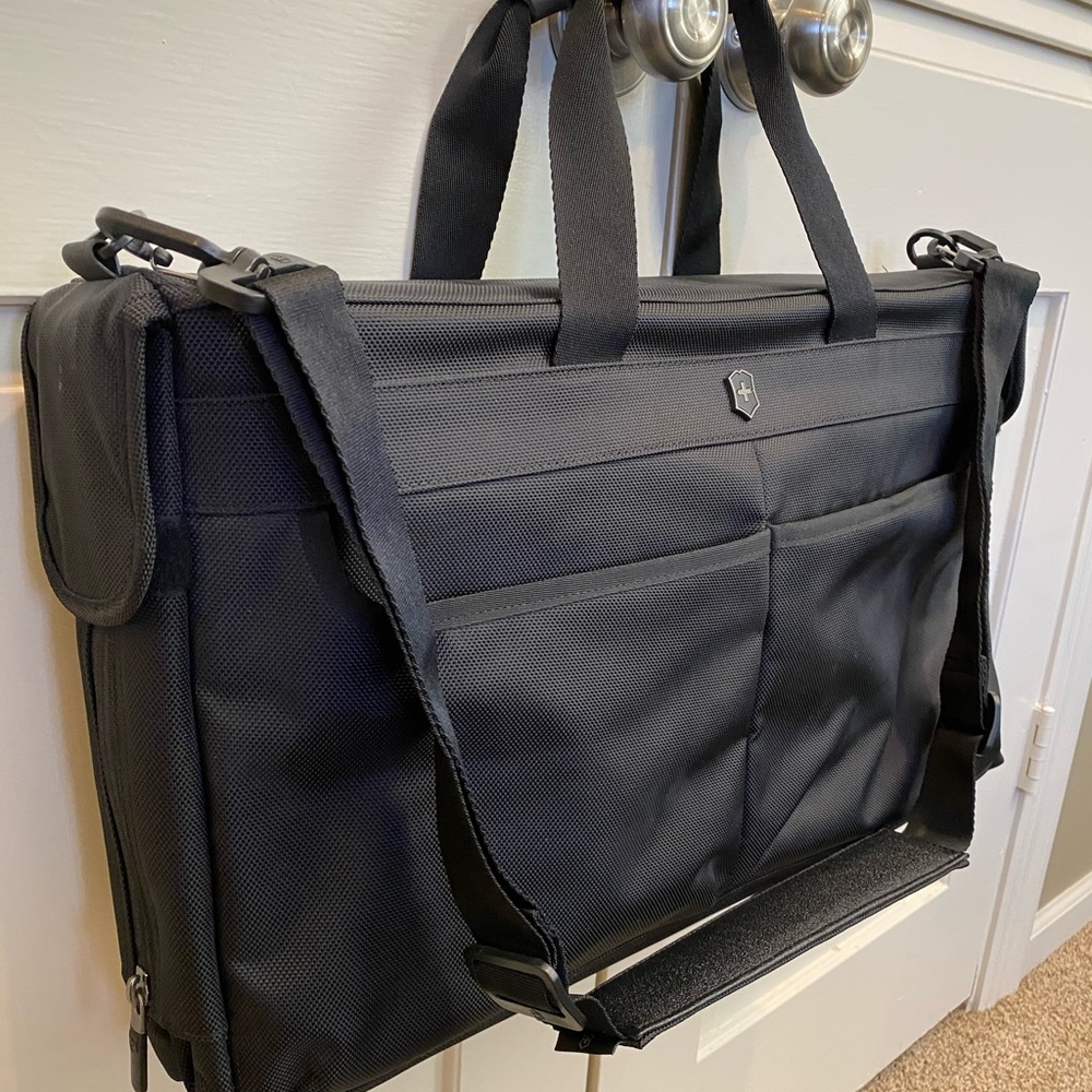 Victorinox Werks Traveler 5.0 Porter Trifold Garment Bag - Black